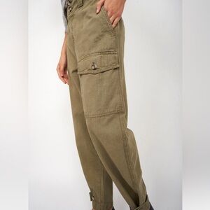 Utility Cargo Pants Green Button Hem – Streetwear Military Style Tapered Leg